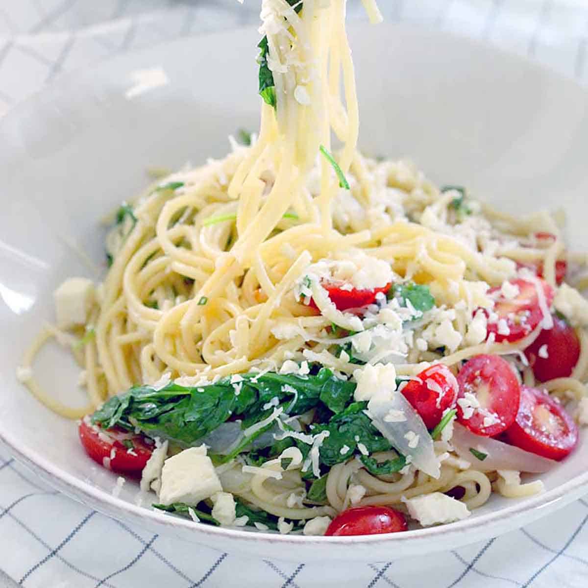 Spaghetti with Arugula and Cherry Tomatoes