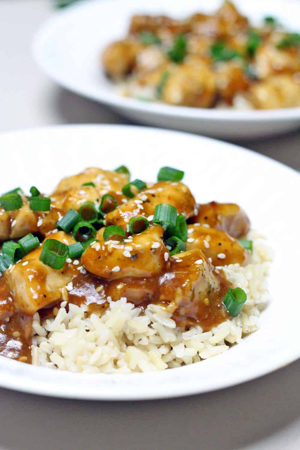 Skinny Orange Sesame Chicken | The skinny version of one of your Chinese take-out favorites, this orange sesame chicken is not deep fried so it's lighter and healthier. It's SO EASY to make at home in only twenty minutes!