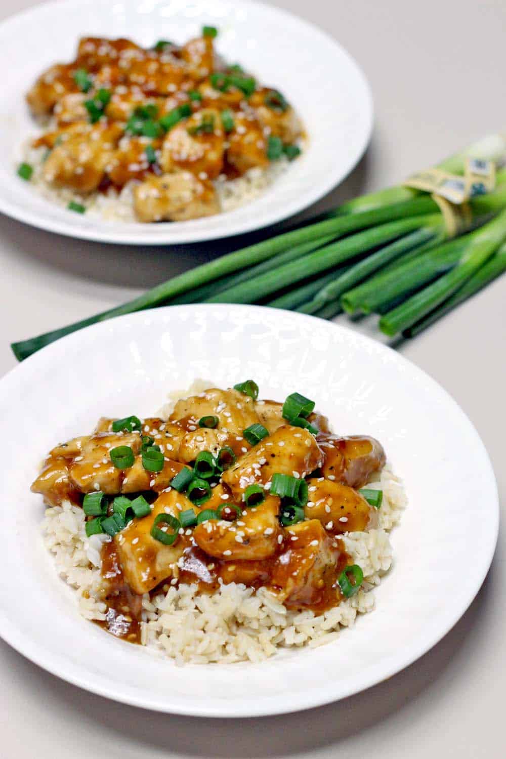 Skinny Orange Sesame Chicken | The skinny version of one of your Chinese take-out favorites, this orange sesame chicken is not deep fried so it's lighter and healthier. It's SO EASY to make at home in only twenty minutes!