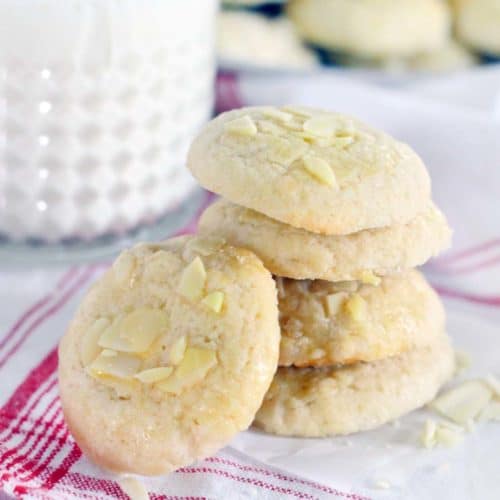 These Norwegian Butter Cookies (Serinakaker) are delicate and buttery, similar to shortbread but less crumbly, with melt-in-your-mouth almond and vanilla flavors. They are the PERFECT cookie, especially if you're looking for a new Christmas cookie recipe! | www.bowlofdelicious.com