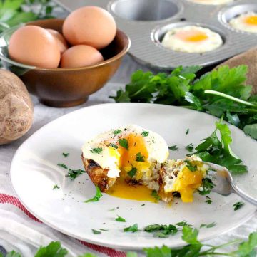 These Bird’s Nest Potato and Egg Cups use only 5 ingredients (plus salt and pepper) and are SO easy to make! This vegetarian recipe is an easy way to feed a crowd- it’s perfect for Easter morning.