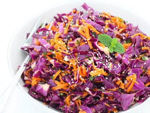 at tilføje undervandsbåd Kriger Thai Sesame Red Cabbage and Carrot Salad - Bowl of Delicious