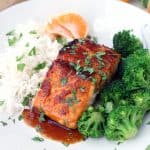 This colorful and healthy Mandarin Orange Glazed Salmon takes only 15 minutes to make and is broiled to perfection to create a sticky, thick glaze on top and keep the salmon moist and flaky. #Salmon #BroiledSalmon #MandarinOrange #SalmonRecipes #HealthyDinner #FastDinner #EasyRecipes