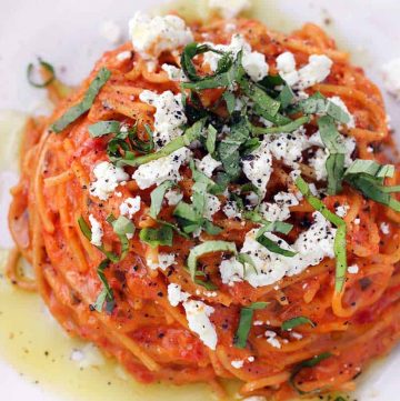 This vegetarian Spaghetti with Roasted Red Pepper Sauce and Goat Cheese recipe is an easy weeknight meal, and a great alternative to tomato-based sauces! It's naturally sweet, slightly spicy, and creamy from the goat cheese.