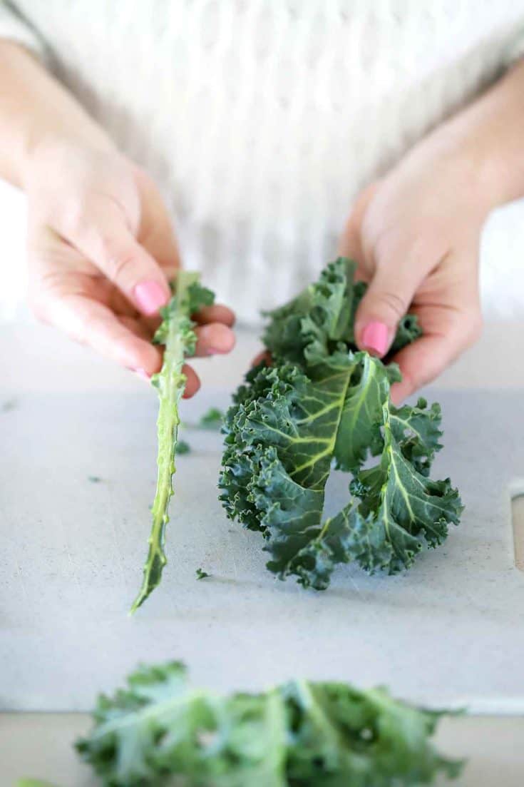 How to Prep Kale (cutting, washing, and storing kale) - Bowl of Delicious