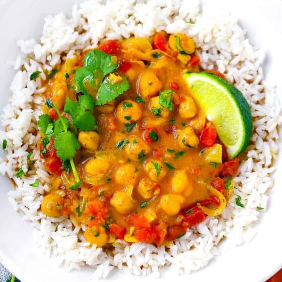 Chickpea Curry with Coconut Milk and Tomato (Vegan)