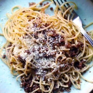 This recipe for Greek Spaghetti has browned beef spiced with cinnamon, is drizzled with earthy browned butter, and is sprinkled with Romano cheese. It's the ULTIMATE Greek comfort food! | www.bowlofdelicious.com